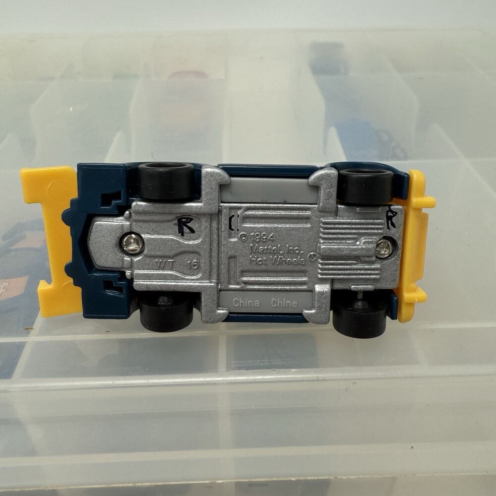 Hot Wheels 1968 Tow Truck Wrecker 1/64 scale 1994 Mattel, Inc Blue Yellow 3 Inch - Picture 7 of 7